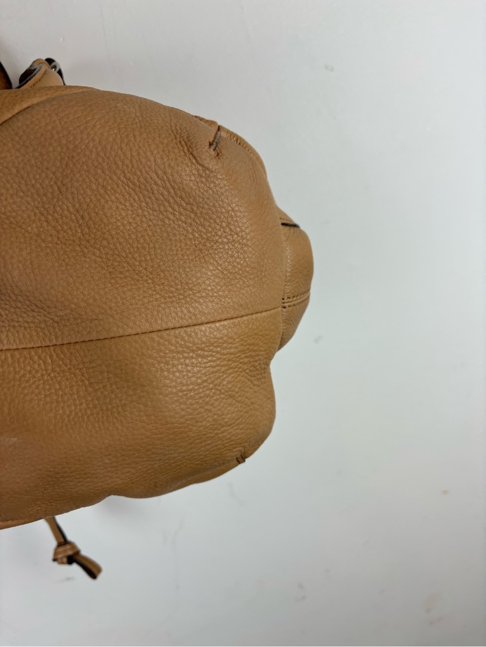 B Makowsky Leather Slouchy Hobo Shoulder Bag in Tan/Camel Shade - Picture 2 of 16